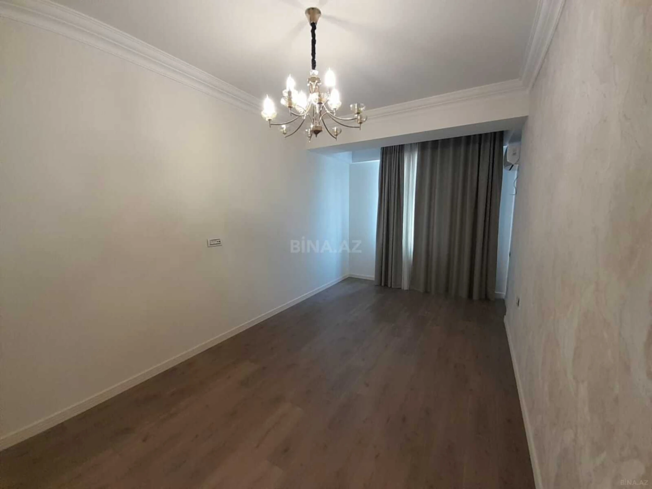 Satılır 3 otaqlı mənzil 172 m²