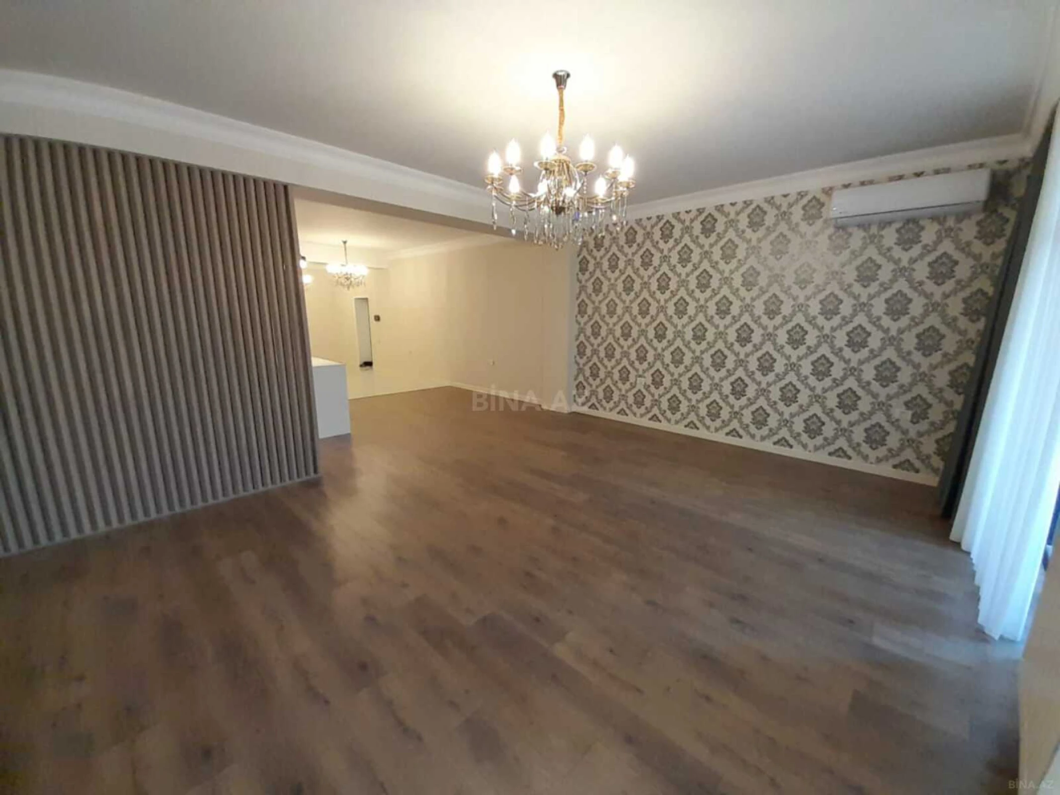 Satılır 3 otaqlı mənzil 172 m²