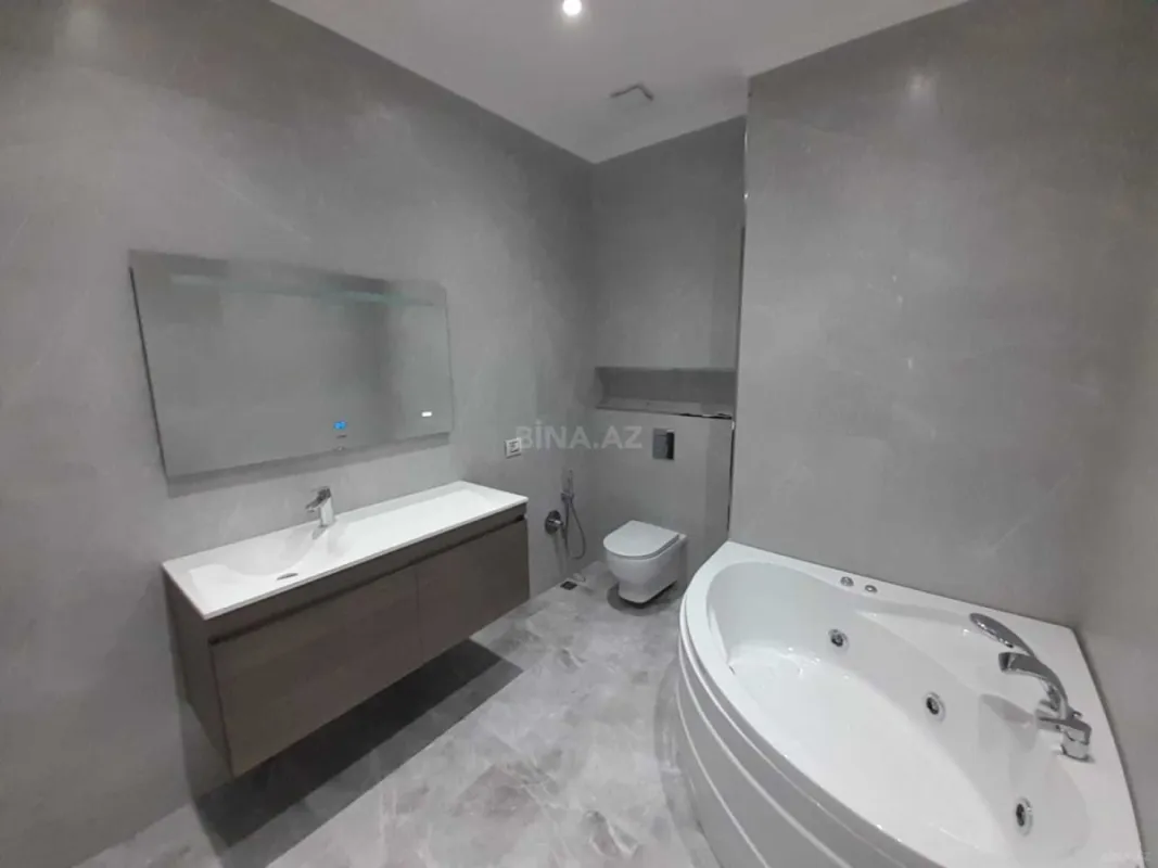 Satılır 3 otaqlı mənzil 172 m²