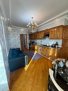 Satılır 3 otaqlı mənzil 150 m²