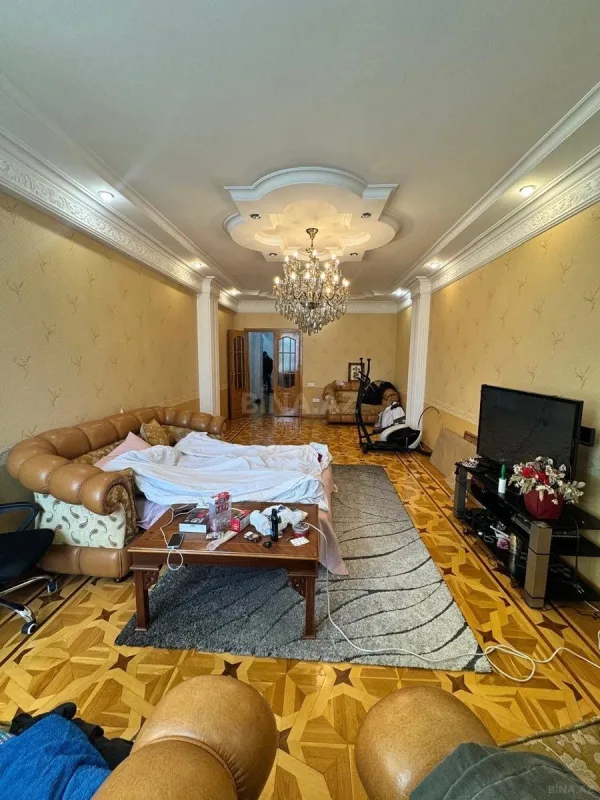 Satılır 3 otaqlı mənzil 150 m²