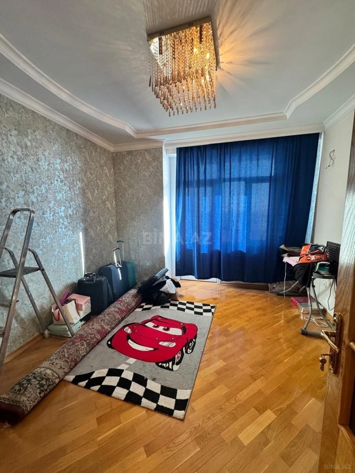 Satılır 3 otaqlı mənzil 150 m²