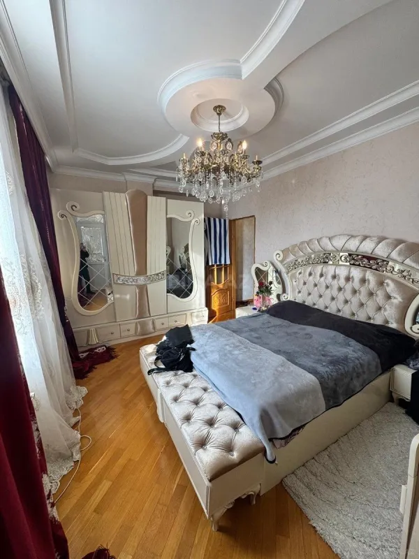 Satılır 3 otaqlı mənzil 150 m²