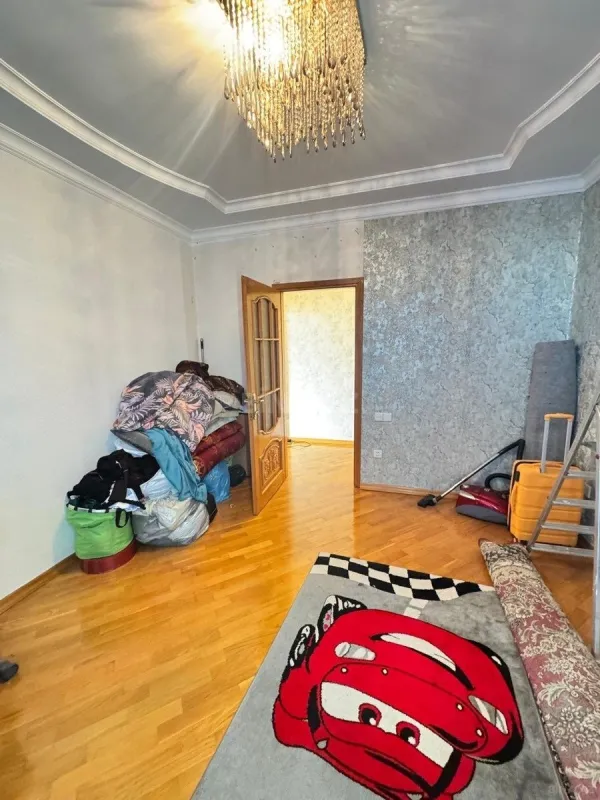 Satılır 3 otaqlı mənzil 150 m²