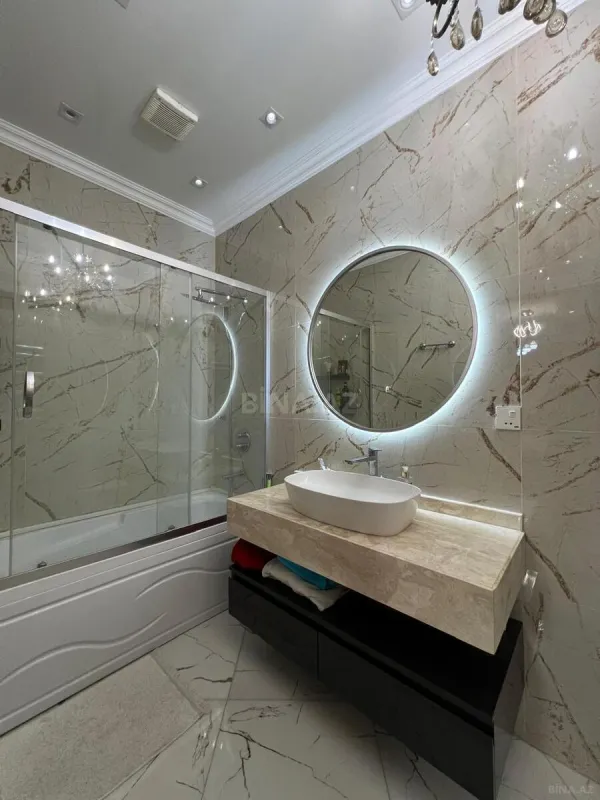 Satılır 4 otaqlı mənzil 180 m²