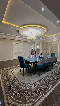 Satılır 4 otaqlı mənzil 180 m²