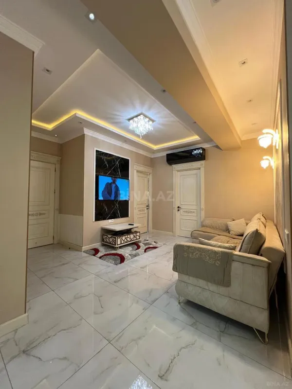 Satılır 4 otaqlı mənzil 180 m²