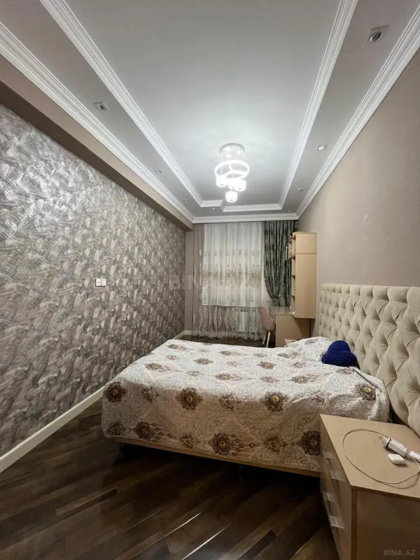 Satılır 4 otaqlı mənzil 180 m²