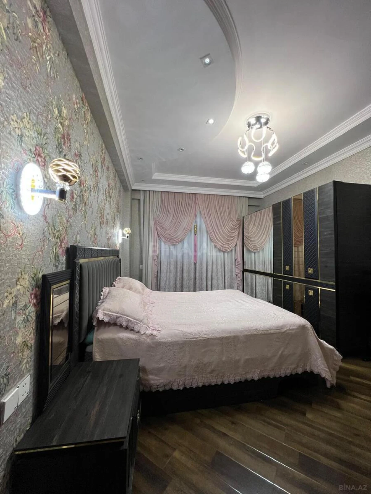 Satılır 4 otaqlı mənzil 180 m²