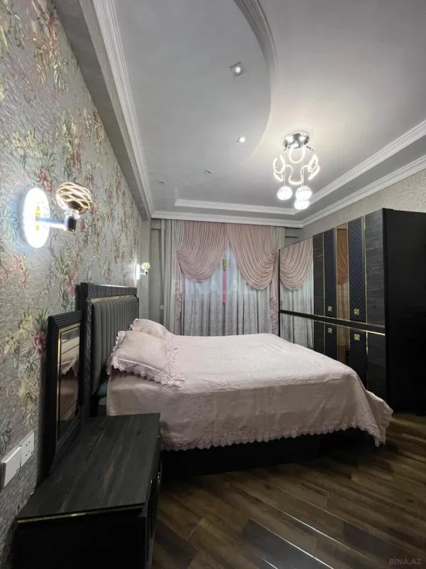 Satılır 4 otaqlı mənzil 180 m²