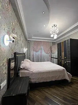 Satılır 4 otaqlı mənzil 180 m²