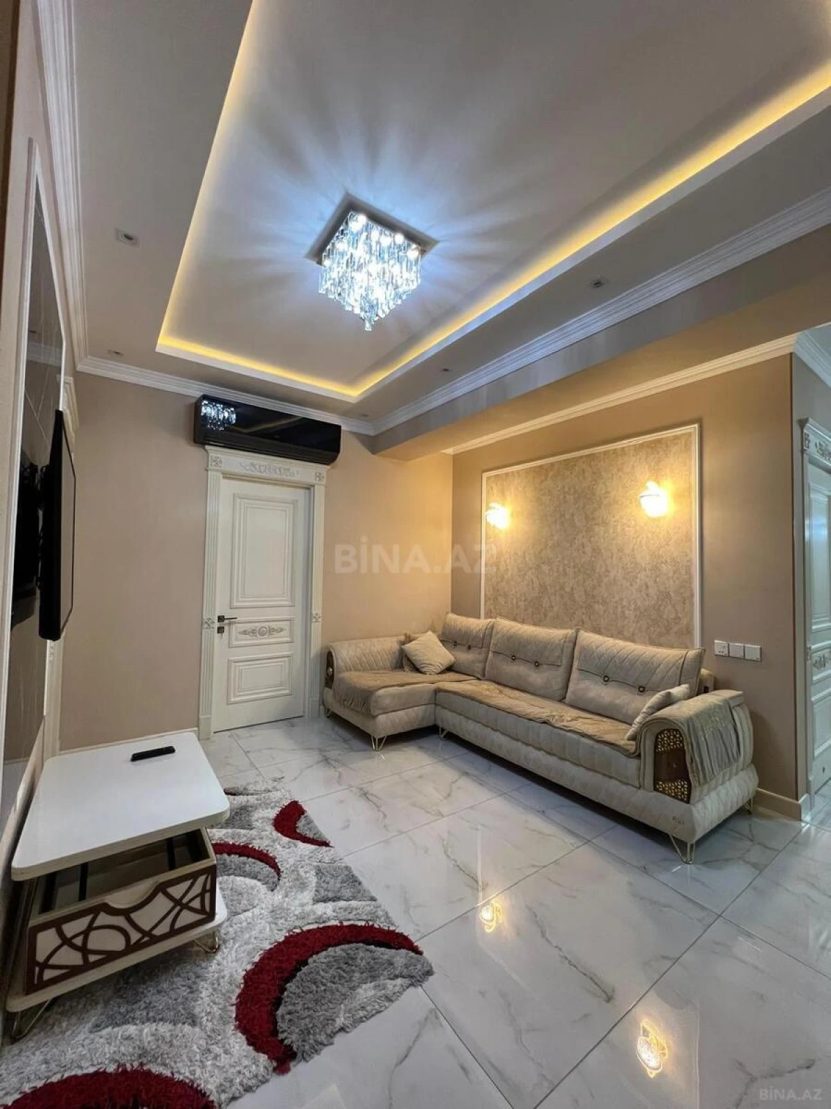Satılır 4 otaqlı mənzil 180 m²