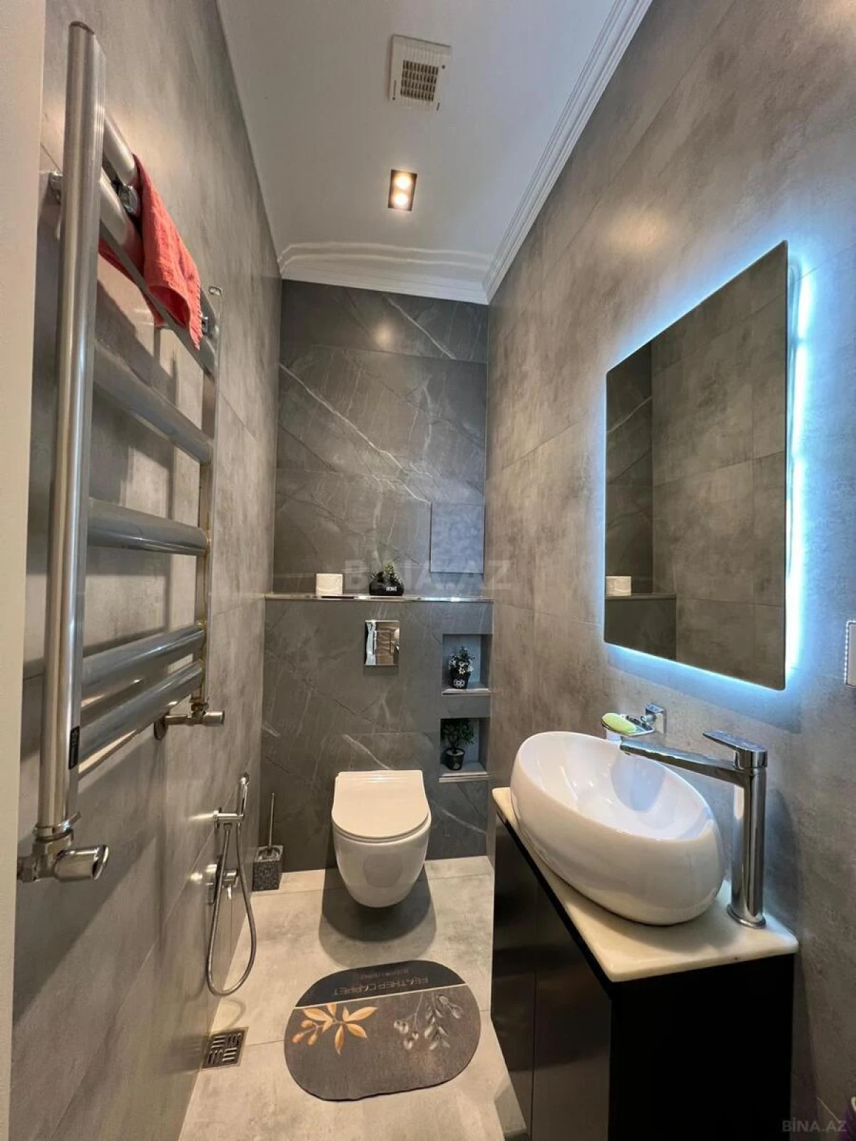 Satılır 4 otaqlı mənzil 180 m²