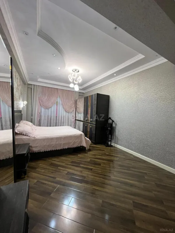 Satılır 4 otaqlı mənzil 180 m²