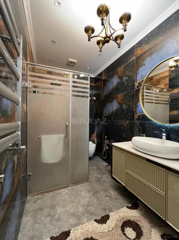 Satılır 4 otaqlı mənzil 180 m²