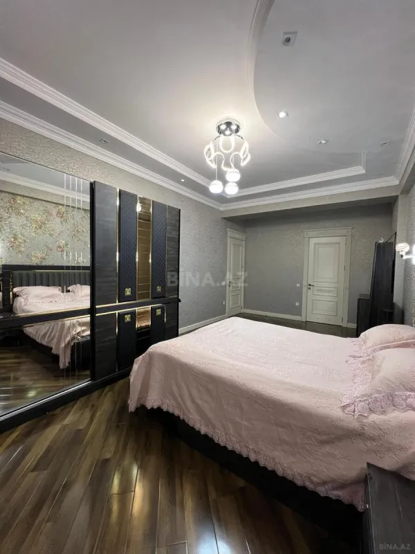 Satılır 4 otaqlı mənzil 180 m²