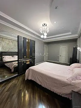 Satılır 4 otaqlı mənzil 180 m²