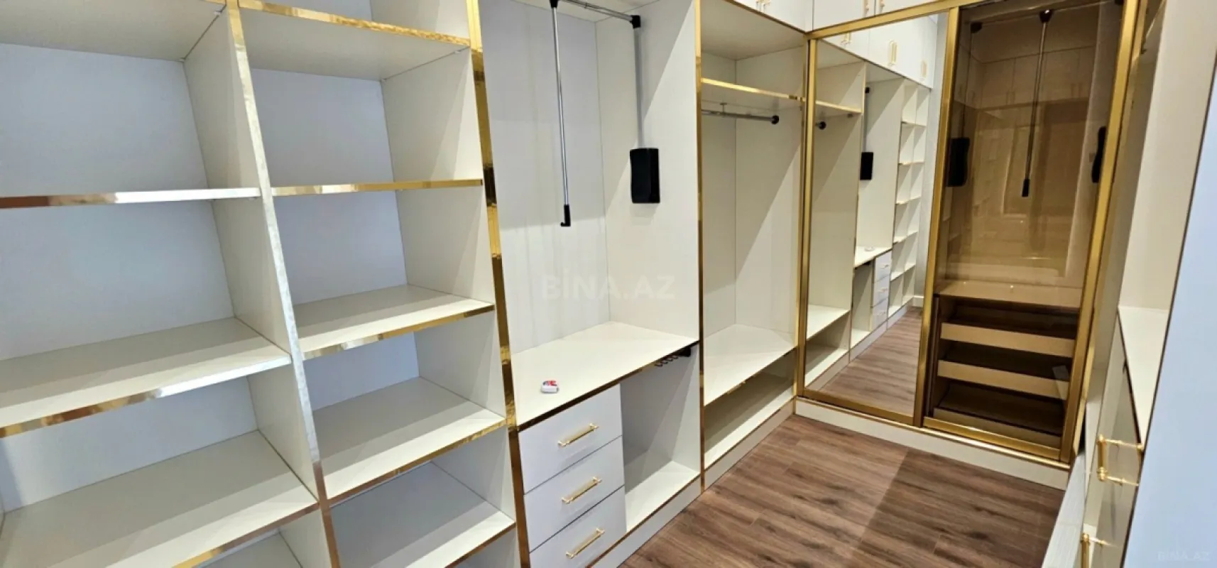 Kirayə verilir 3 otaqlı mənzil 157 m²