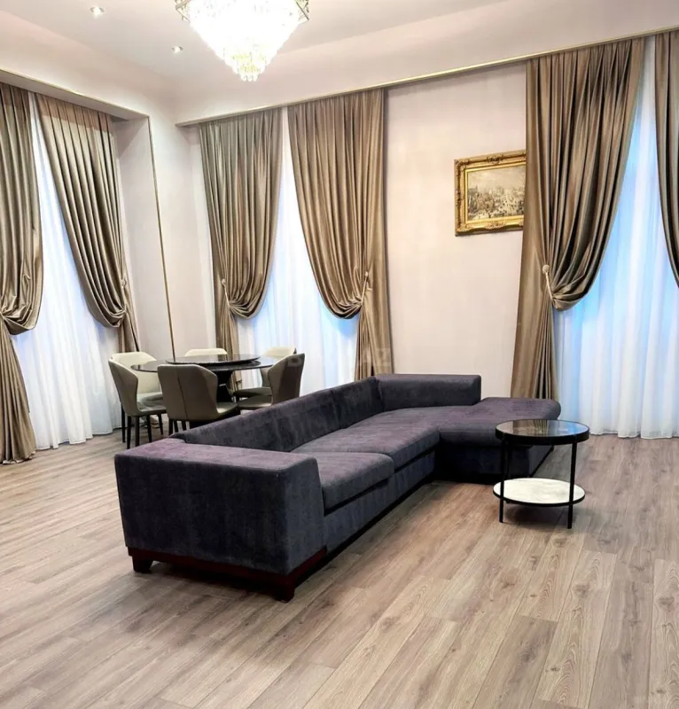 Kirayə verilir 3 otaqlı mənzil 157 m²