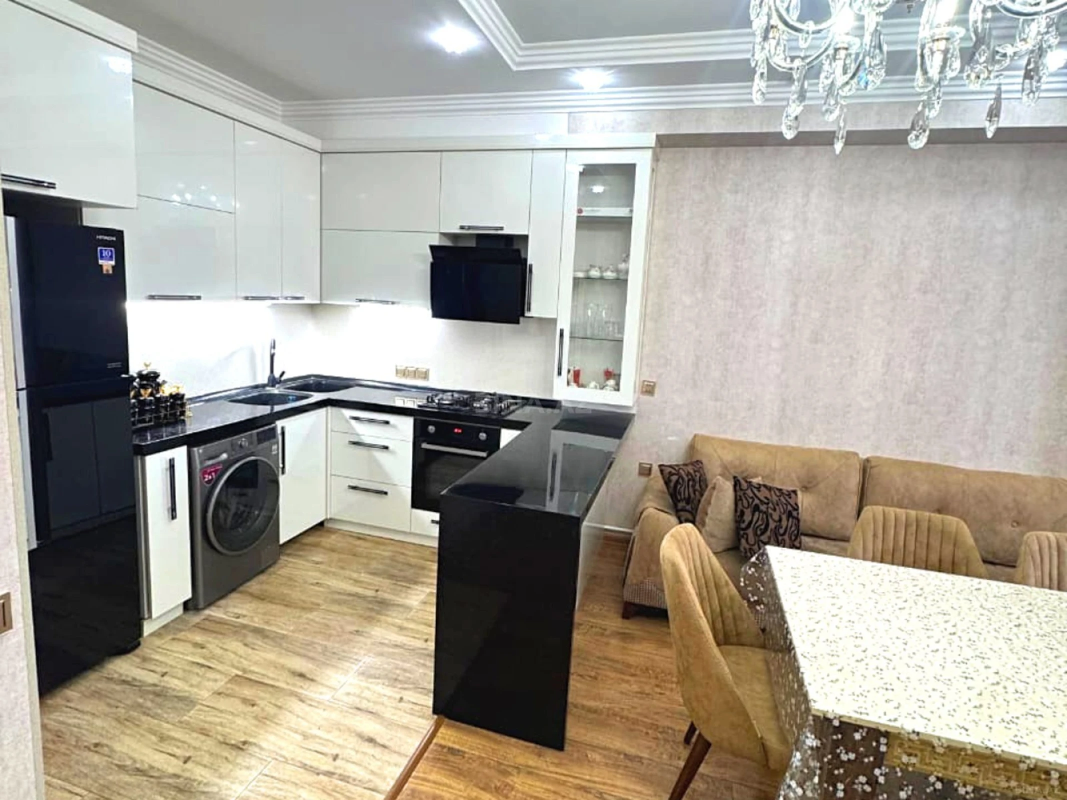 Satılır 2 otaqlı mənzil 74 m²