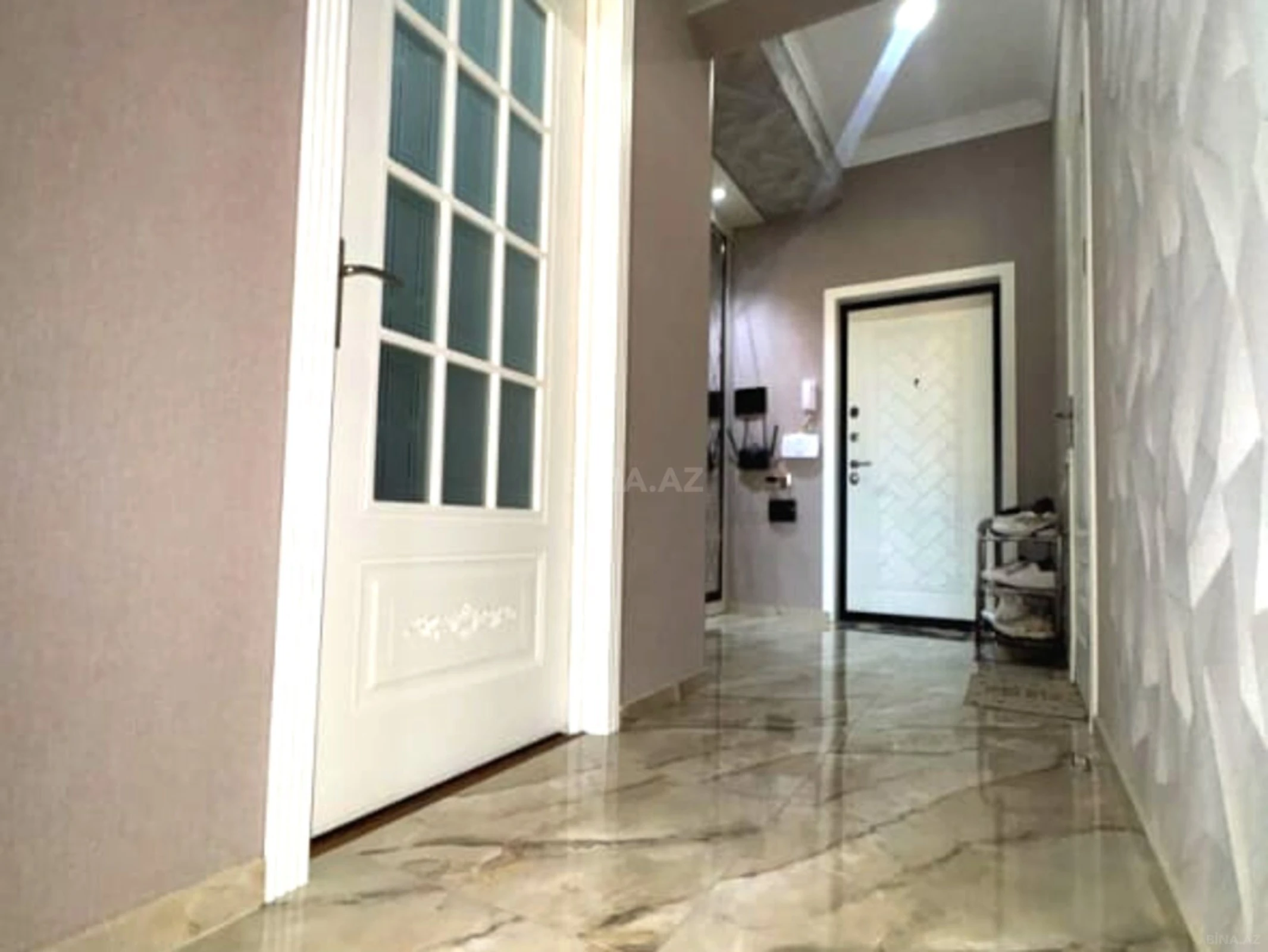 Satılır 2 otaqlı mənzil 74 m²