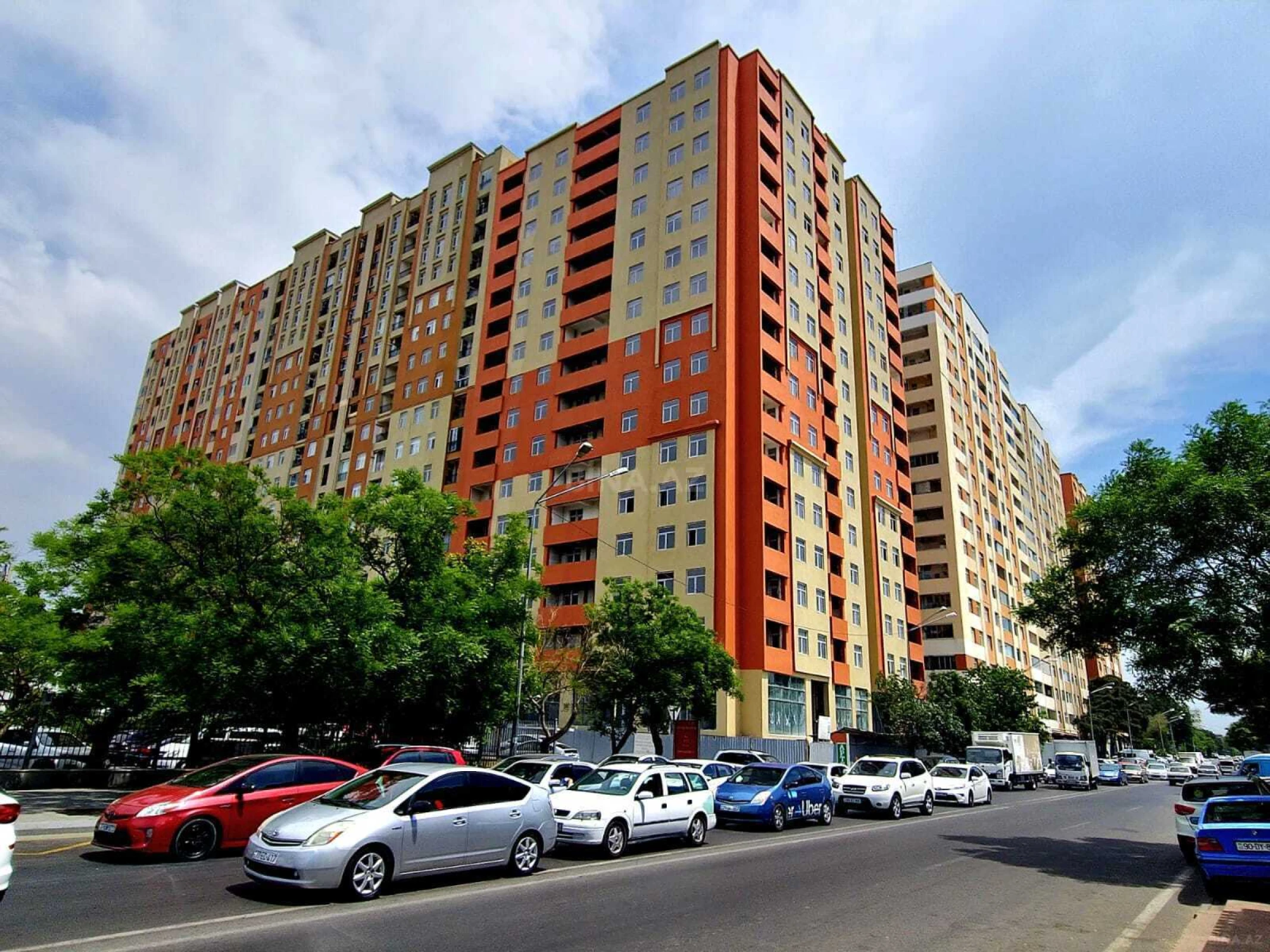 Satılır 2 otaqlı mənzil 74 m²