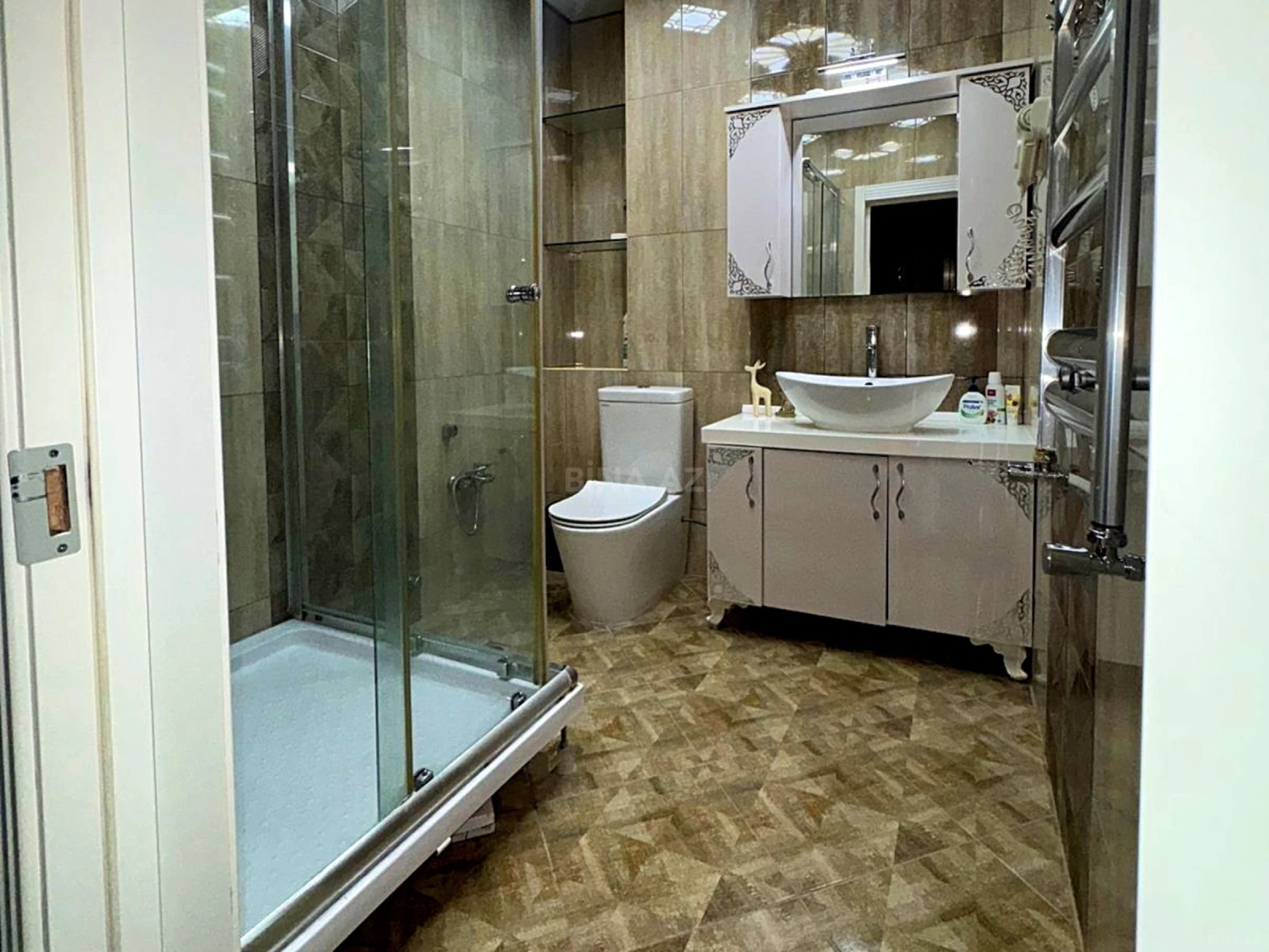 Satılır 2 otaqlı mənzil 74 m²