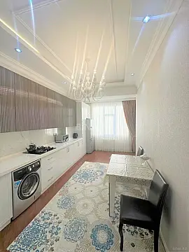 Satılır 3 otaqlı mənzil 117 m²