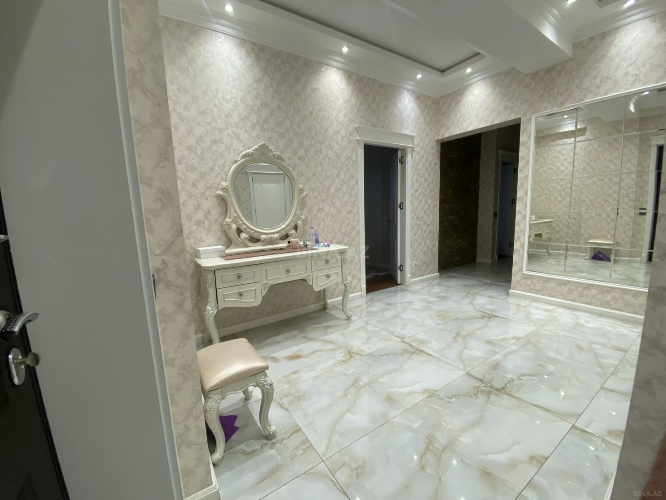 Satılır 3 otaqlı mənzil 117 m²