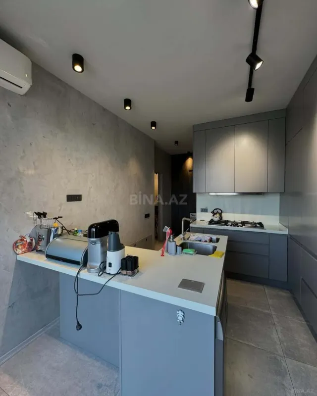 Satılır 3 otaqlı mənzil 148 m²