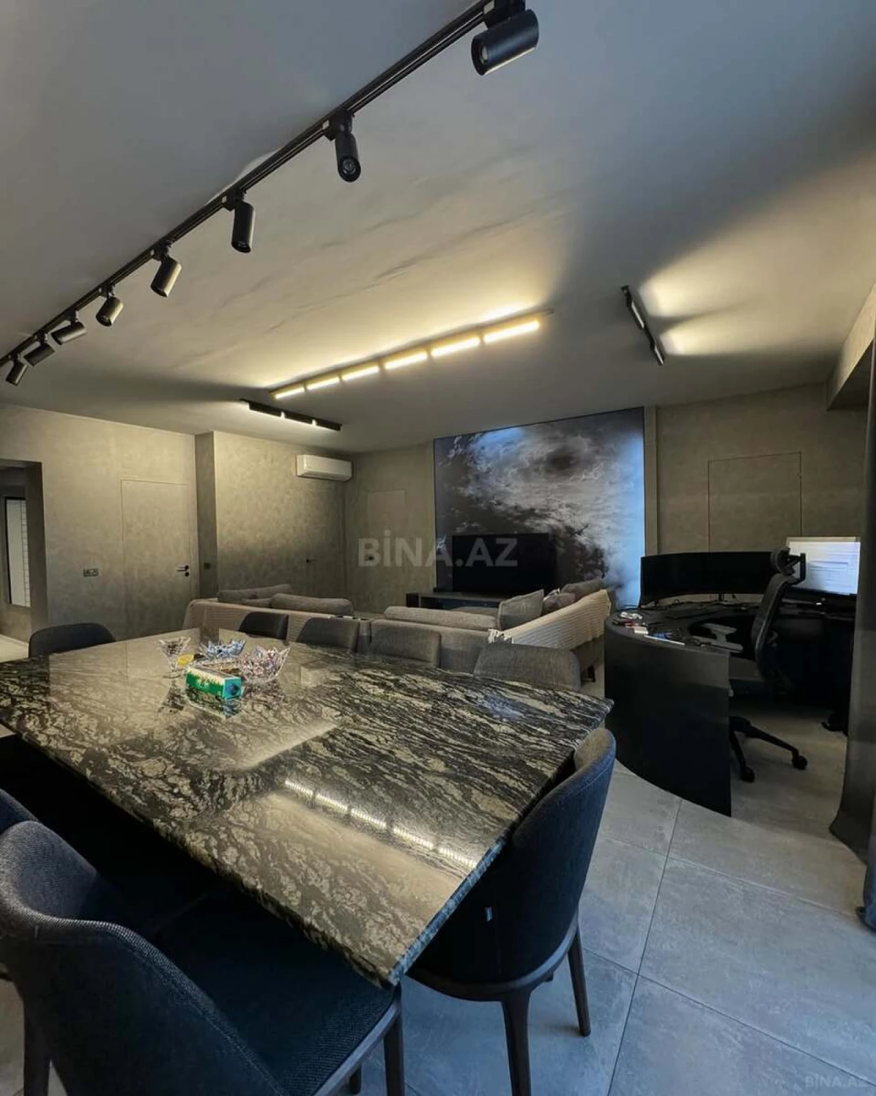 Satılır 3 otaqlı mənzil 148 m²