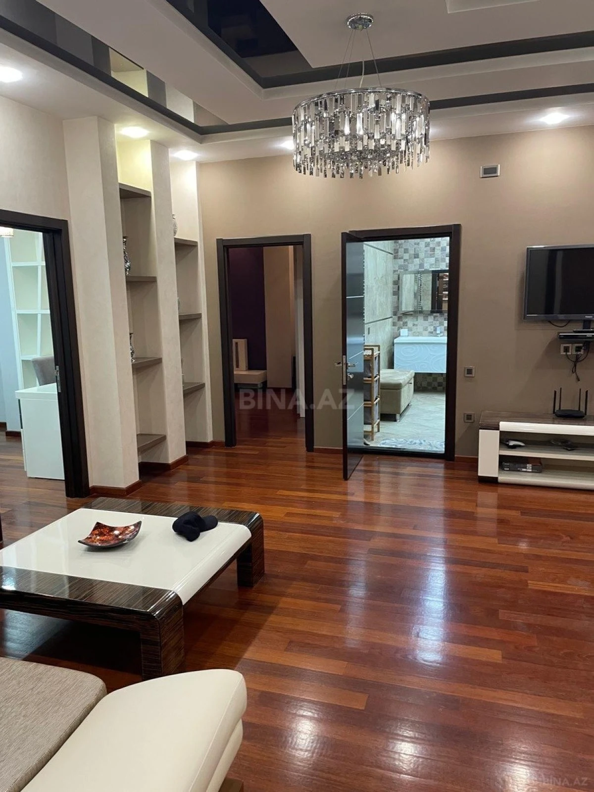 Satılır 4 otaqlı mənzil 202 m²