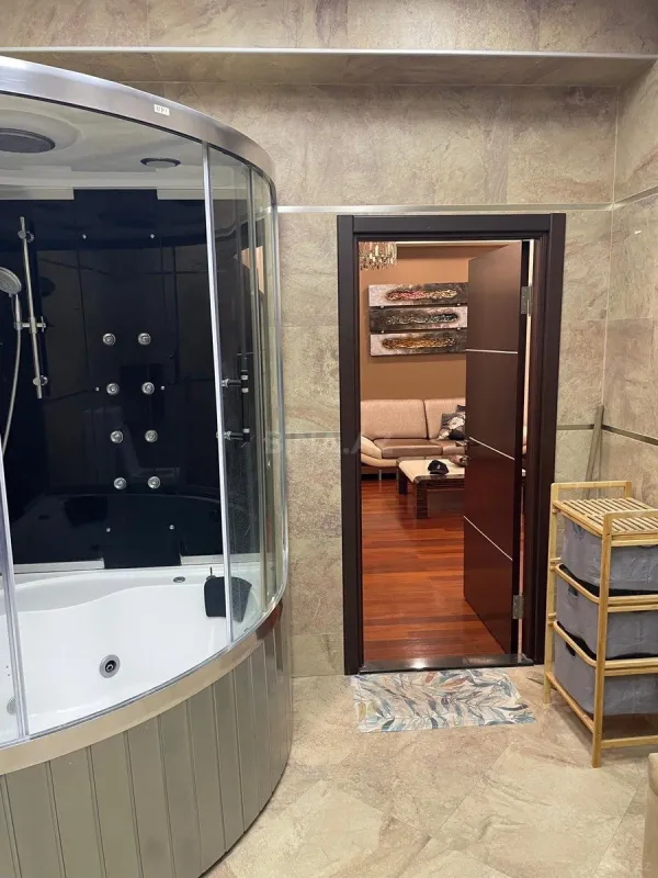 Satılır 4 otaqlı mənzil 202 m²