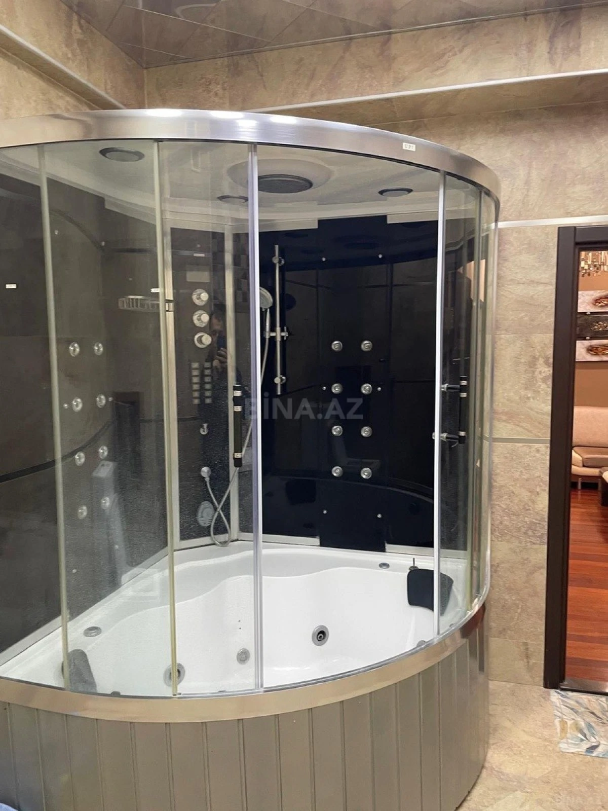 Satılır 4 otaqlı mənzil 202 m²