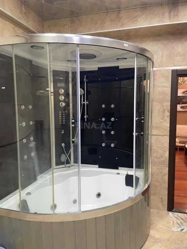 Satılır 4 otaqlı mənzil 202 m²