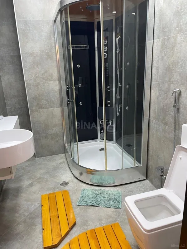 Satılır 4 otaqlı mənzil 202 m²