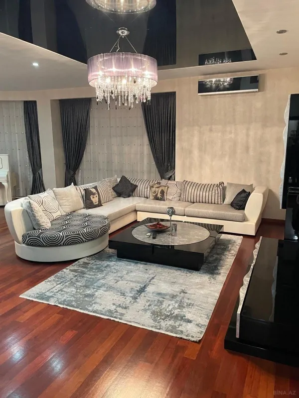 Satılır 4 otaqlı mənzil 202 m²