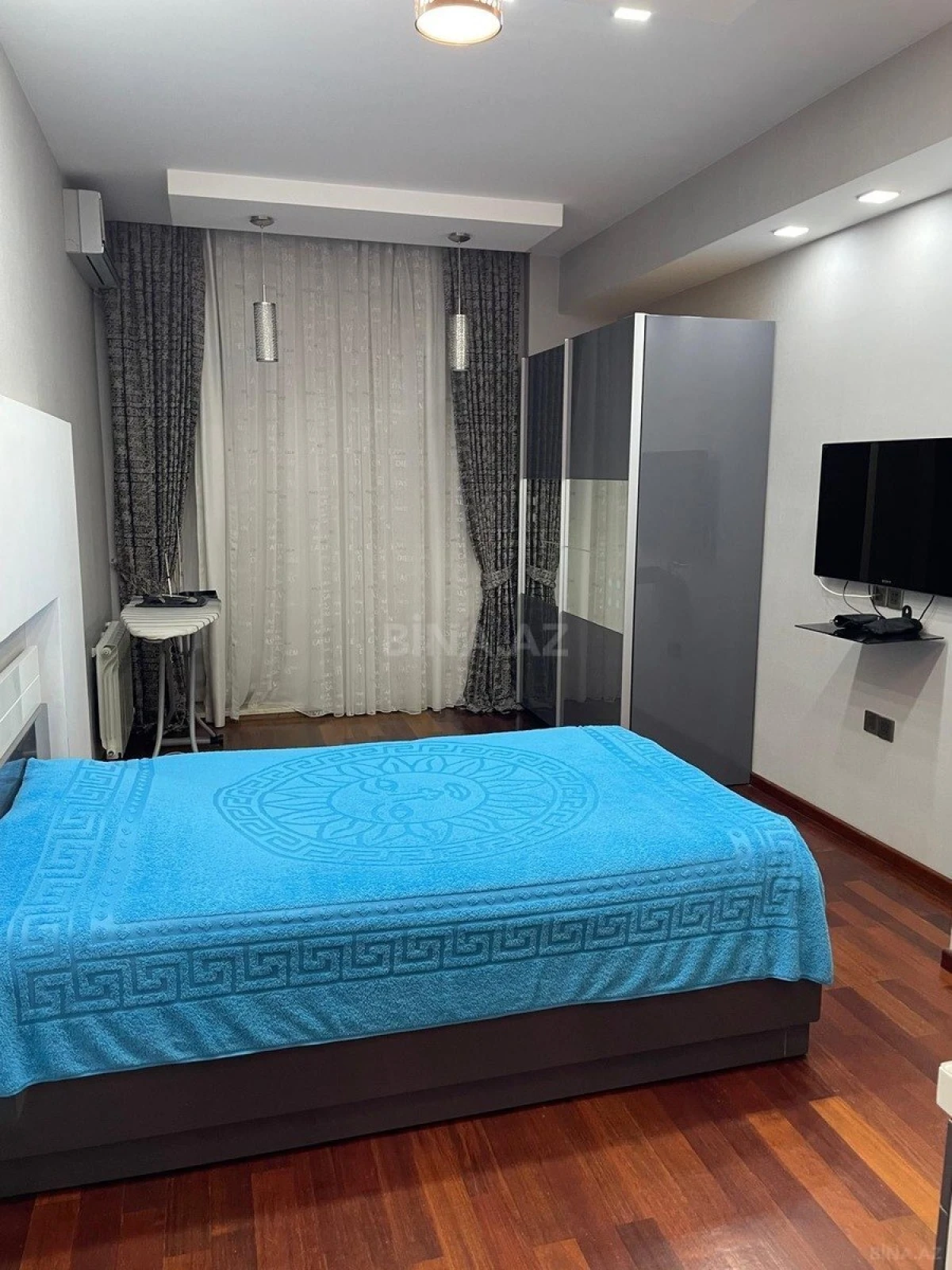Satılır 4 otaqlı mənzil 202 m²