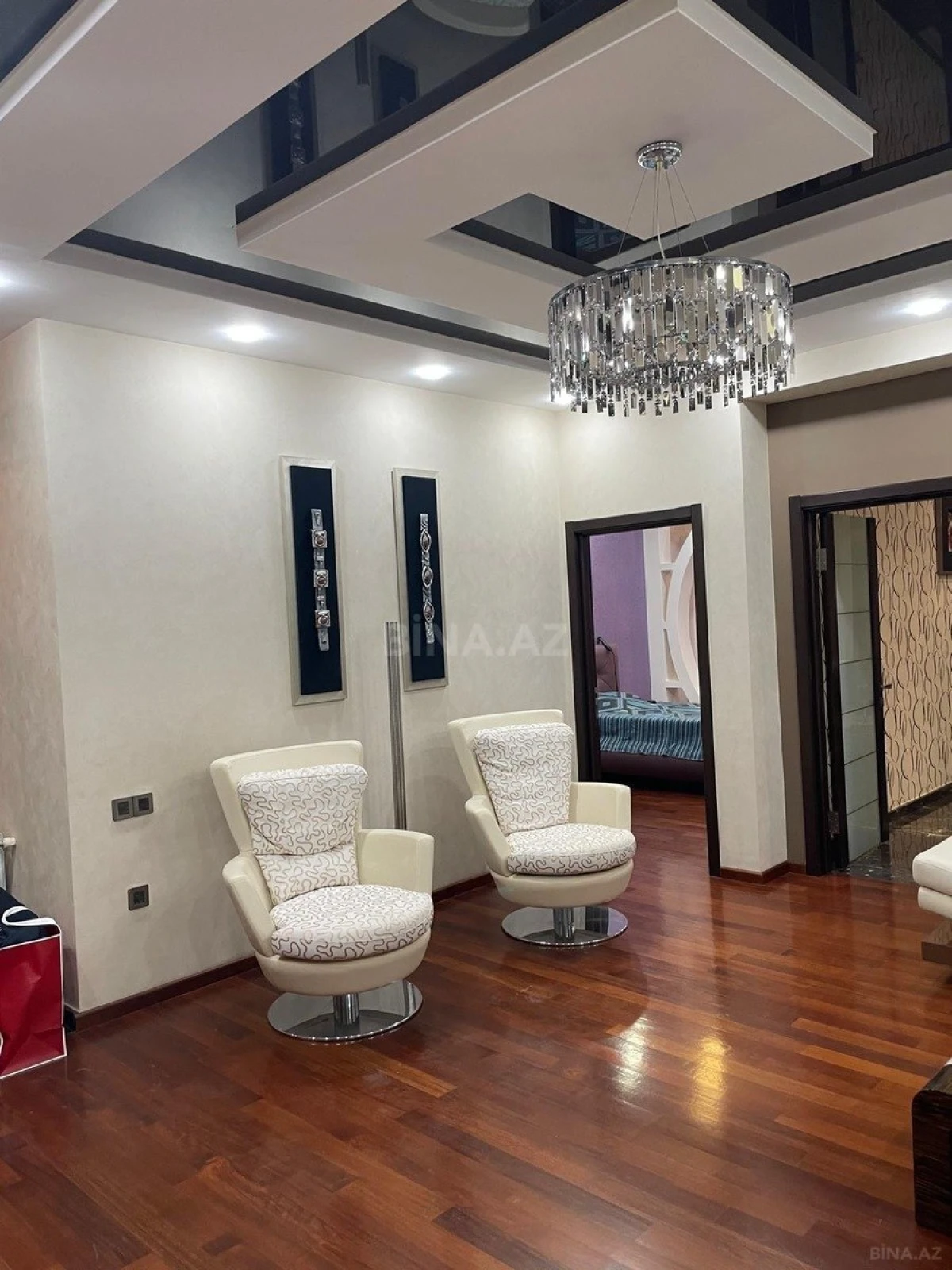 Satılır 4 otaqlı mənzil 202 m²