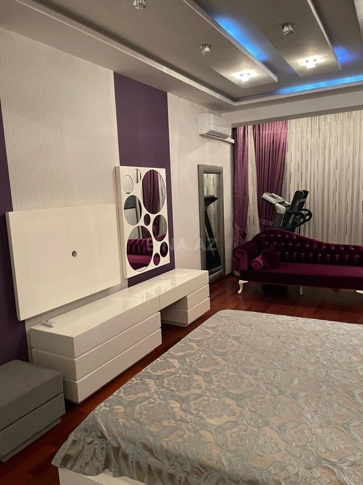 Satılır 4 otaqlı mənzil 202 m²