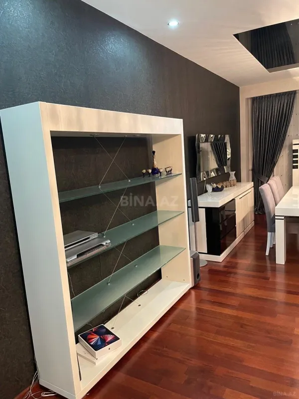 Satılır 4 otaqlı mənzil 202 m²