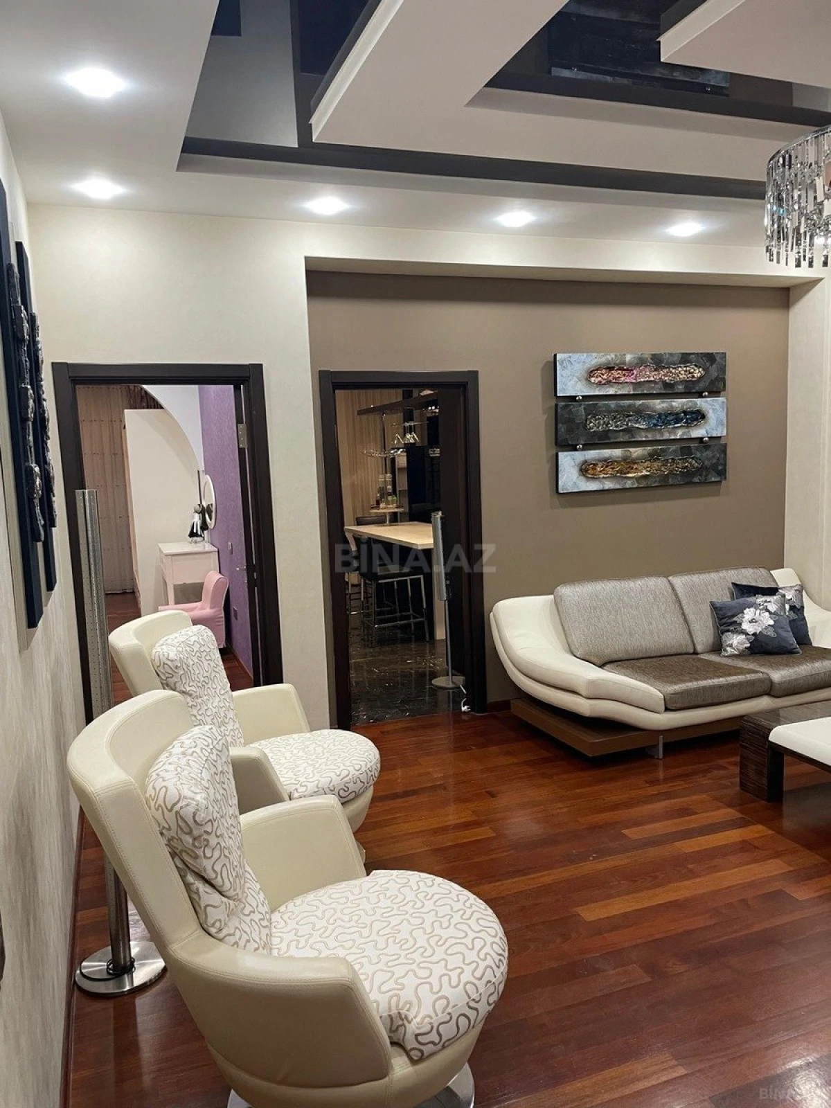 Satılır 4 otaqlı mənzil 202 m²