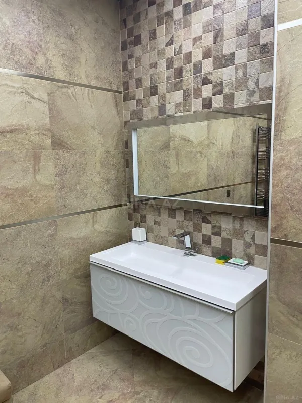 Satılır 4 otaqlı mənzil 202 m²