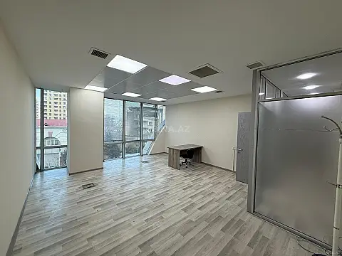 Kirayə verilir 4 otaqlı ofis 122 m²
