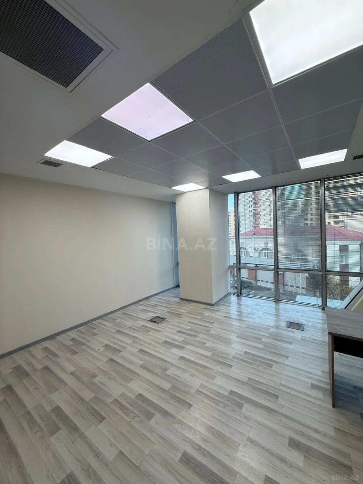 Kirayə verilir 4 otaqlı ofis 122 m²