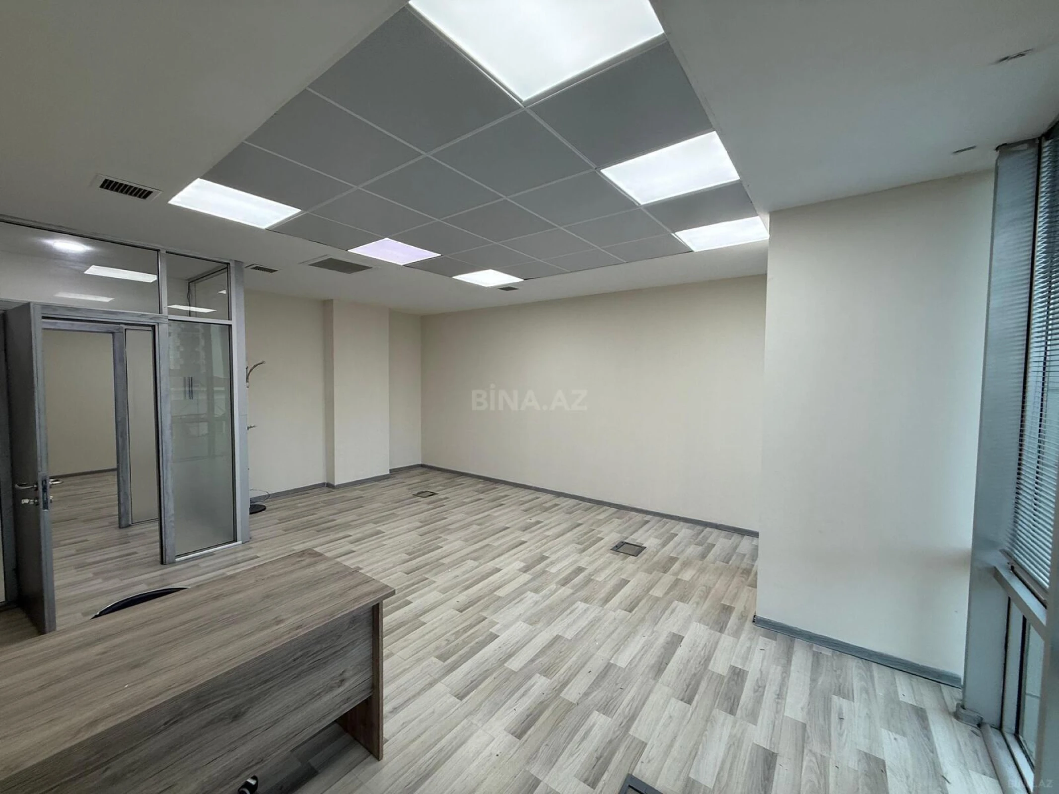 Kirayə verilir 4 otaqlı ofis 122 m²
