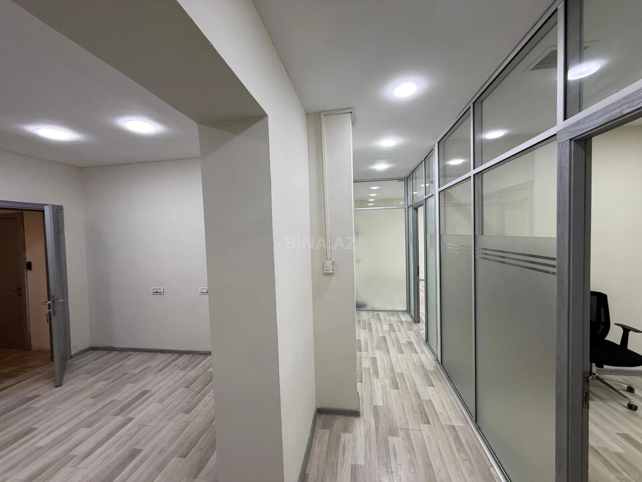 Kirayə verilir 4 otaqlı ofis 122 m²