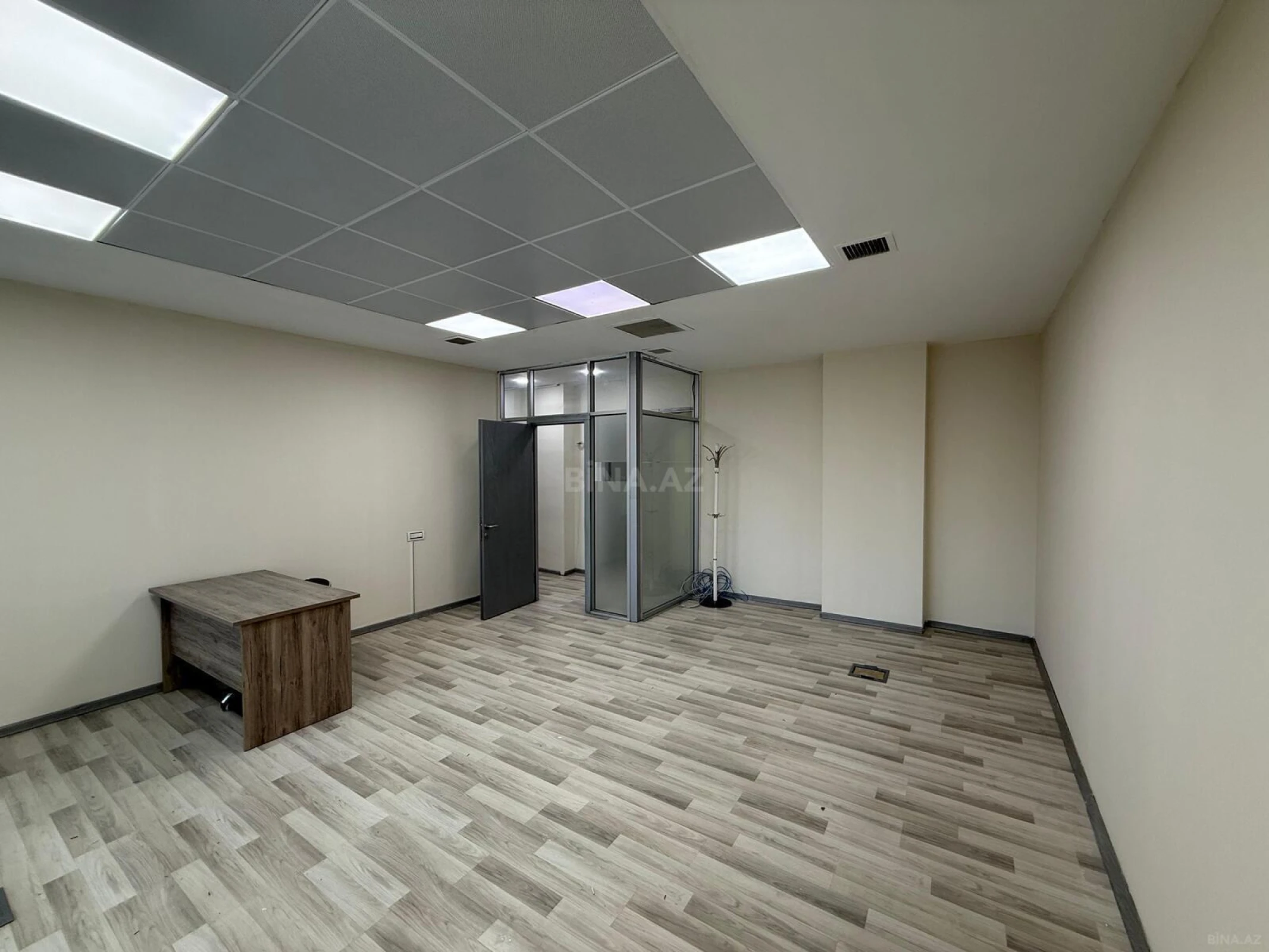 Kirayə verilir 4 otaqlı ofis 122 m²
