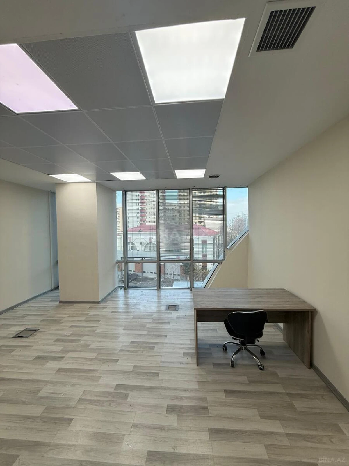 Kirayə verilir 4 otaqlı ofis 122 m²
