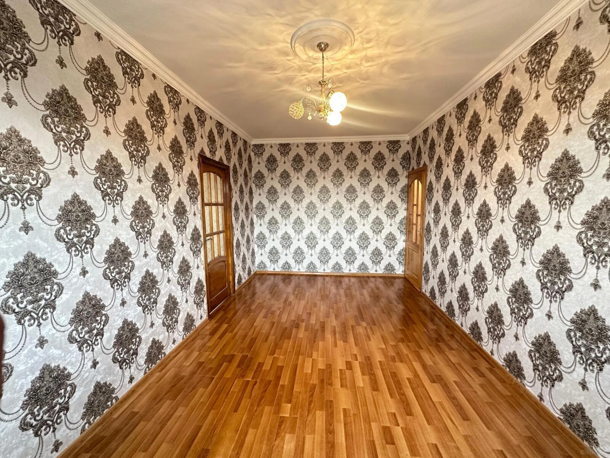 Satılır 4 otaqlı mənzil 100 m²